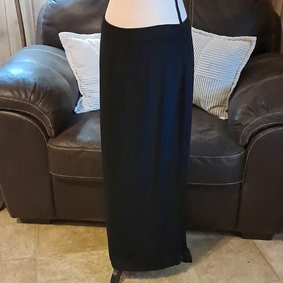 St. JOHN Basic Santana Knit with Slit Skirt Size 12 Formal Elegant Desinger Lux - Picture 3 of 8